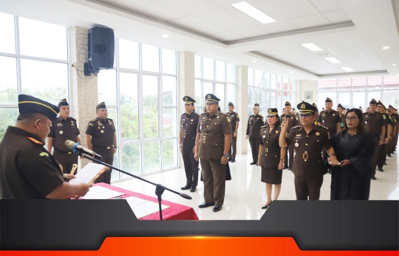 PENGAMBILAN Sumpah Jabatan dan Serah Terima Jabatan Struktural Eselon IV di Kejaksaan Negeri Dumai bertempat di
Jl. Sultan Syarif Kasim No. 20 Kelurahan Buluh Kasap, Kecamatan Dumai Timur di Aula Kantor Kejaksaan Dumai. Kamis (16/01/2025) pada pukul 12.00 WIB.