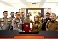 Pemkot Bandar Lampung resmi menghibahkan tanah seluas 1 hektar kepada Polda Lampung. Penyerahan secara simbolis berlangsung di ruang kerja Kapolda Lampung.