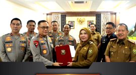 Pemkot Bandar Lampung resmi menghibahkan tanah seluas 1 hektar kepada Polda Lampung. Penyerahan secara simbolis berlangsung di ruang kerja Kapolda Lampung.