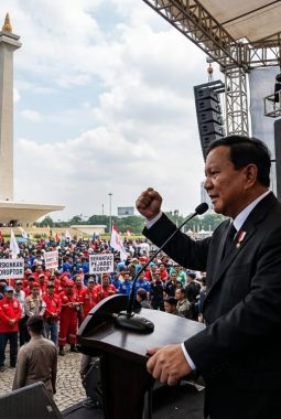 Presiden Prabowo Kecam Pengusaha Serakah dan Pejabat Korup di Peringatan Hari Buruh 2026: “Bukan Negara Ini yang Saya Perjuangkan”