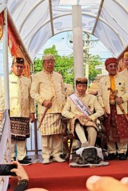 Safari ke Lampung, Jokowi Terima Gelar Adat “Baginda Pemuka Bangsa”