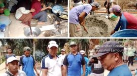 Kepala Kampung Sendang Baru, Kecamatan Sendang Agung, Kabupaten Lampung Tengah, Muhammad Basarudin secara resmi meletakkan batu pertama pembangunan bedah rumah bantuan masyarakat untuk keluarga Paijan, warga Dusun 3 RT 12.